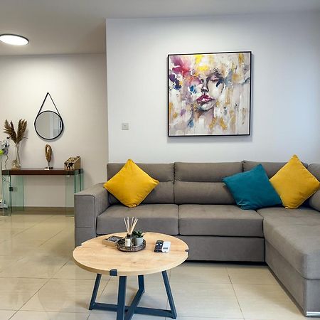 Modern 2Br Apartment With Pool, Veranda & Garden In Paphos Extérieur photo